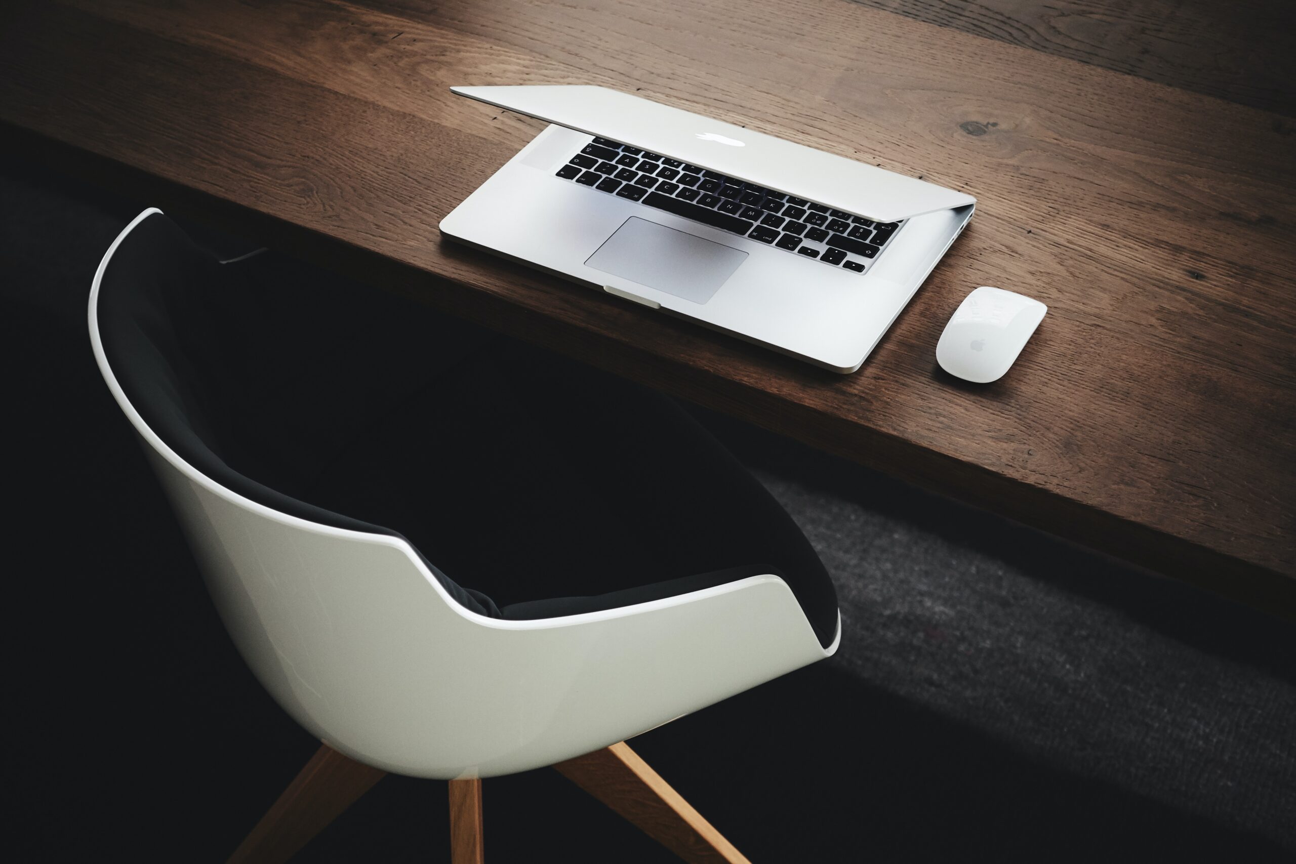Bureau avec ordinateur